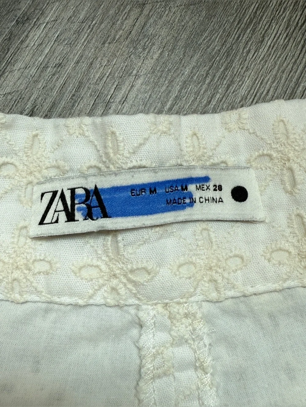 ZARA High Waisted Shorts Cream Eyelet Embroidered Medium Preppy Coastal